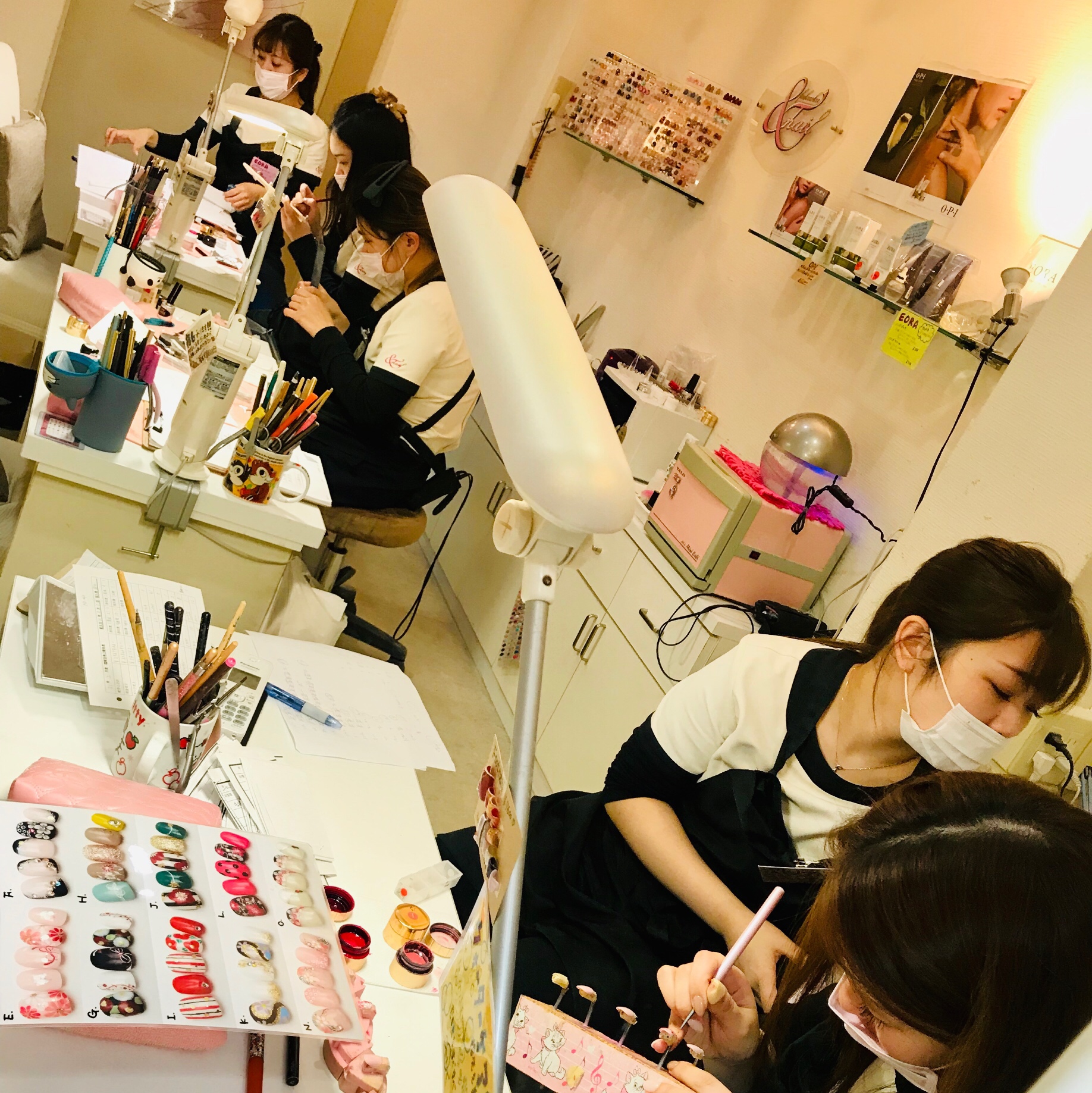 ネイリストの仕事風景 福岡