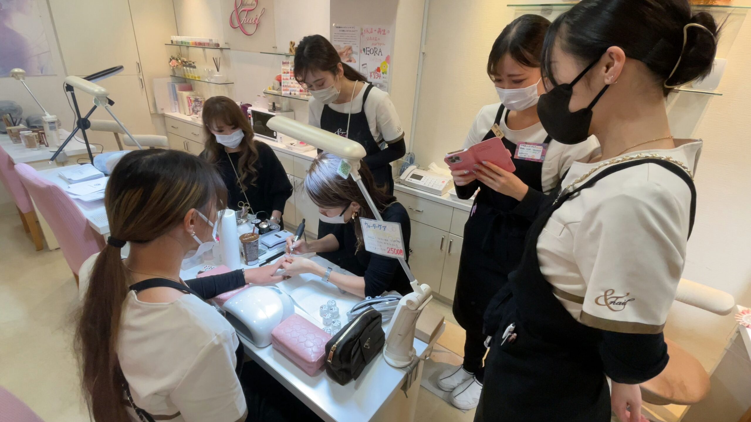 ネイリスト勉強風景
