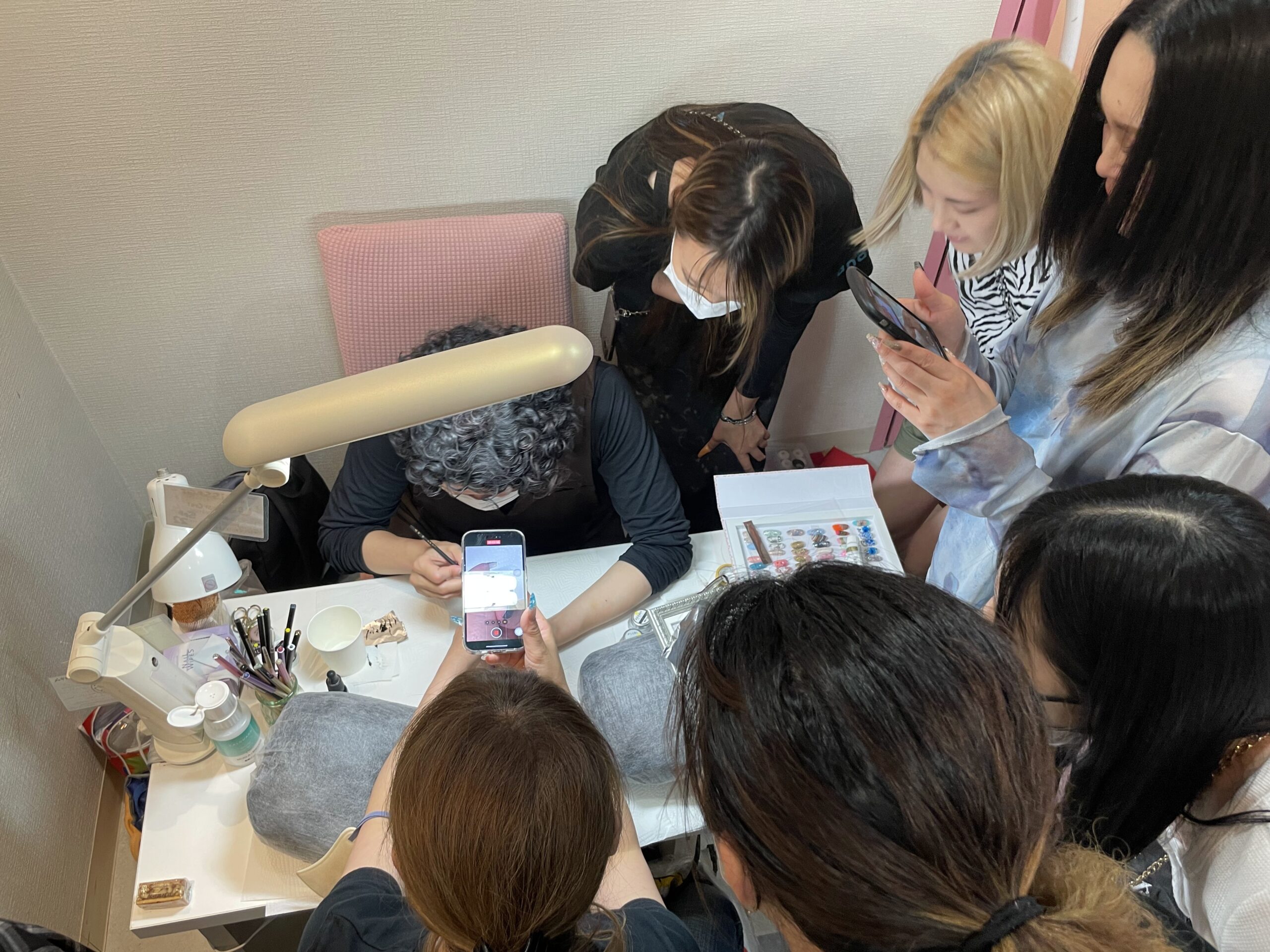 福岡アンドネイルの練習風景