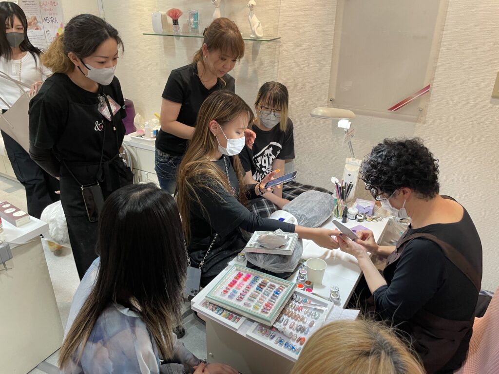 福岡アンドネイルの練習風景