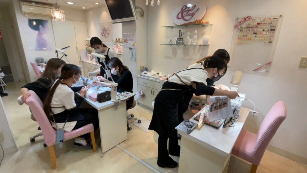 福岡アンドネイルのネイリスト02