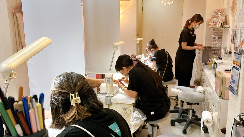 福岡アンドネイルのネイリスト02