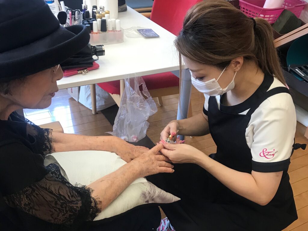 福岡アンドネイルのネイリスト02