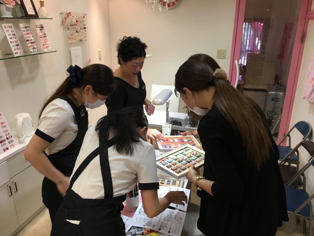 福岡アンドネイルのセミナー風景