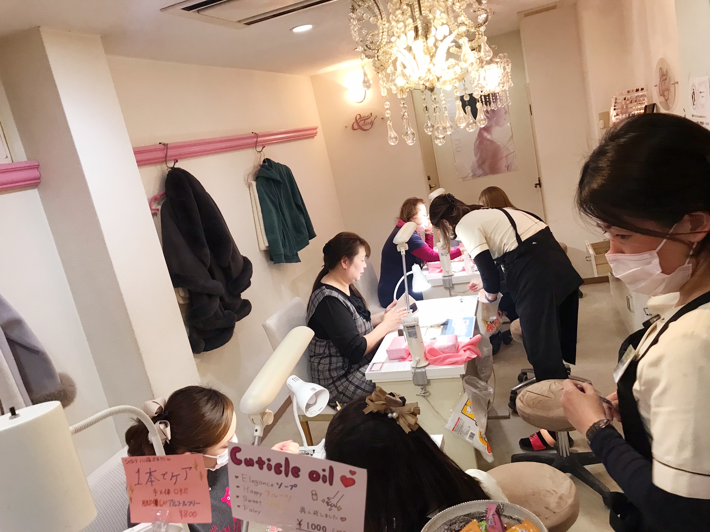 福岡アンドネイルの仕事風景