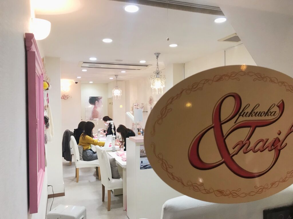 福岡アンドネイルの仕事風景