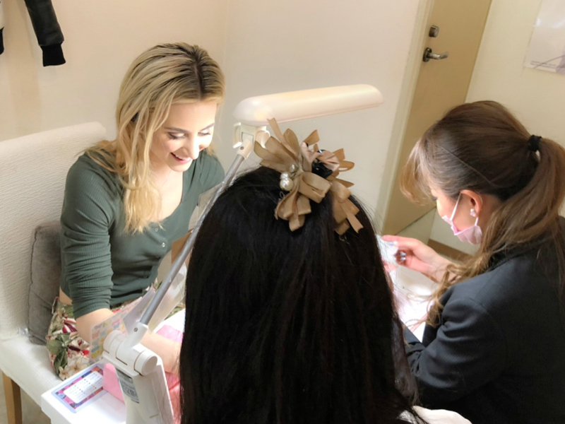 福岡アンドネイルの接客風景