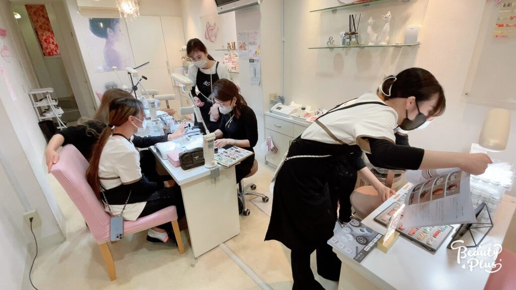 福岡アンドネイルのネイリスト02