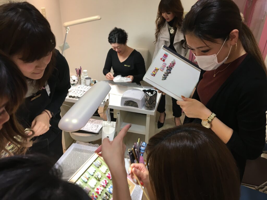 福岡アンドネイルのネイリスト02