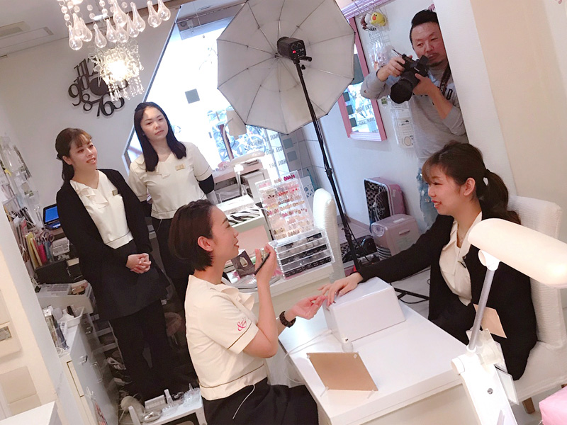 ネイリストという仕事は、技術職でありながら接客業