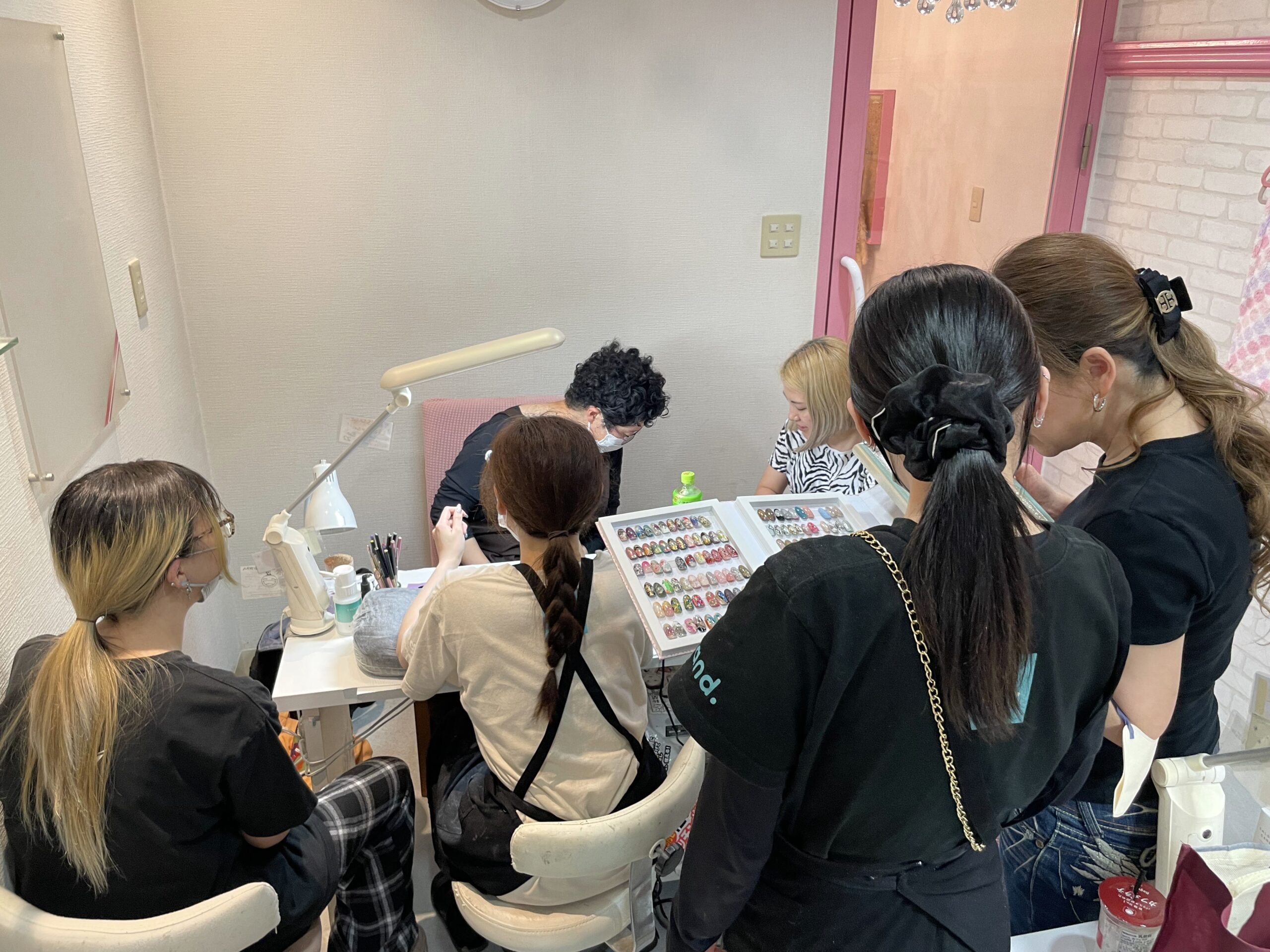 福岡のネイルサロンでも、長く続いている人ほど最初から給与だけで選んでいません。