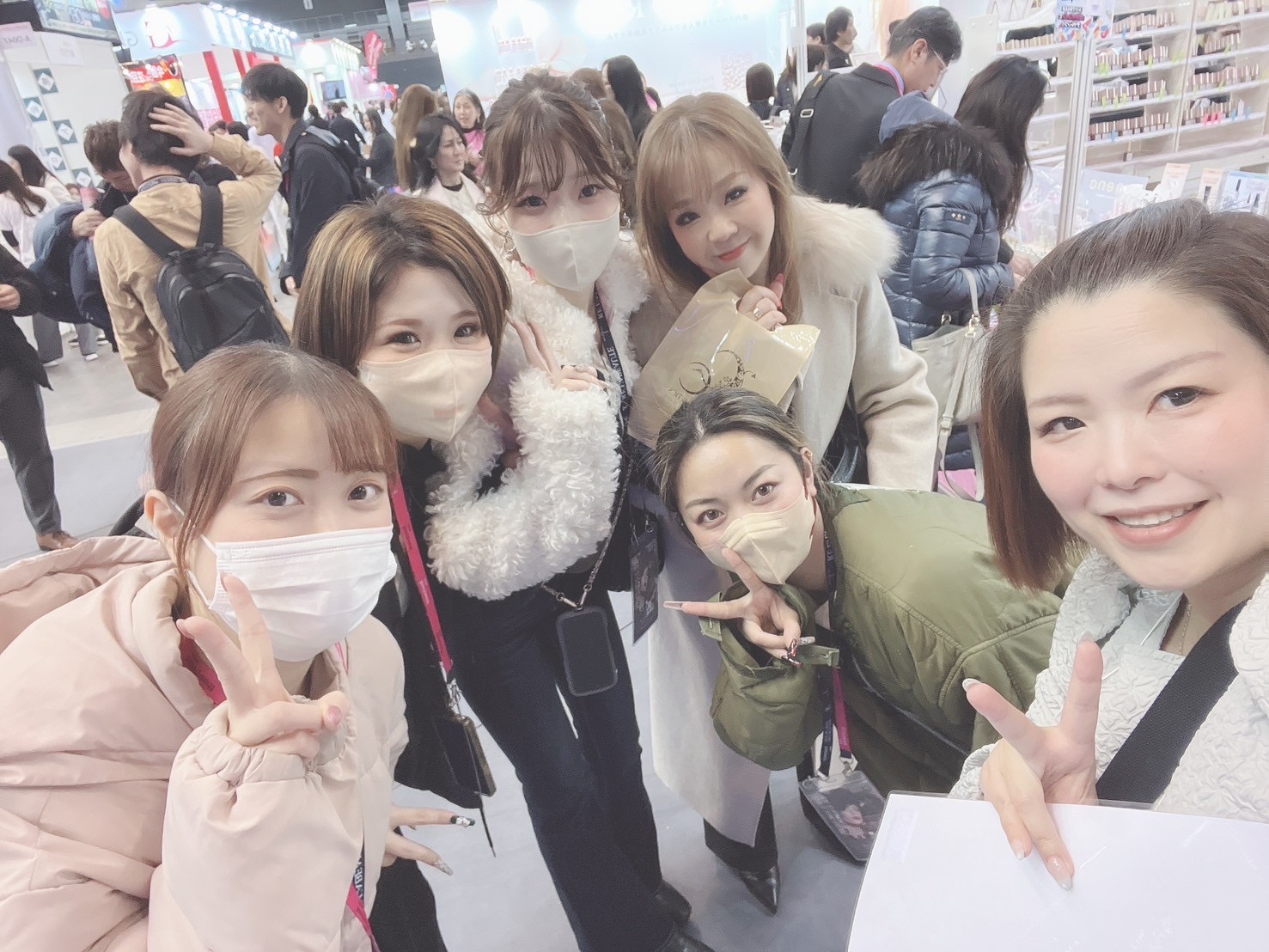 ネイルサロンの仕事は技術職ですが、人との関係で成り立っている仕事だと実感しています。