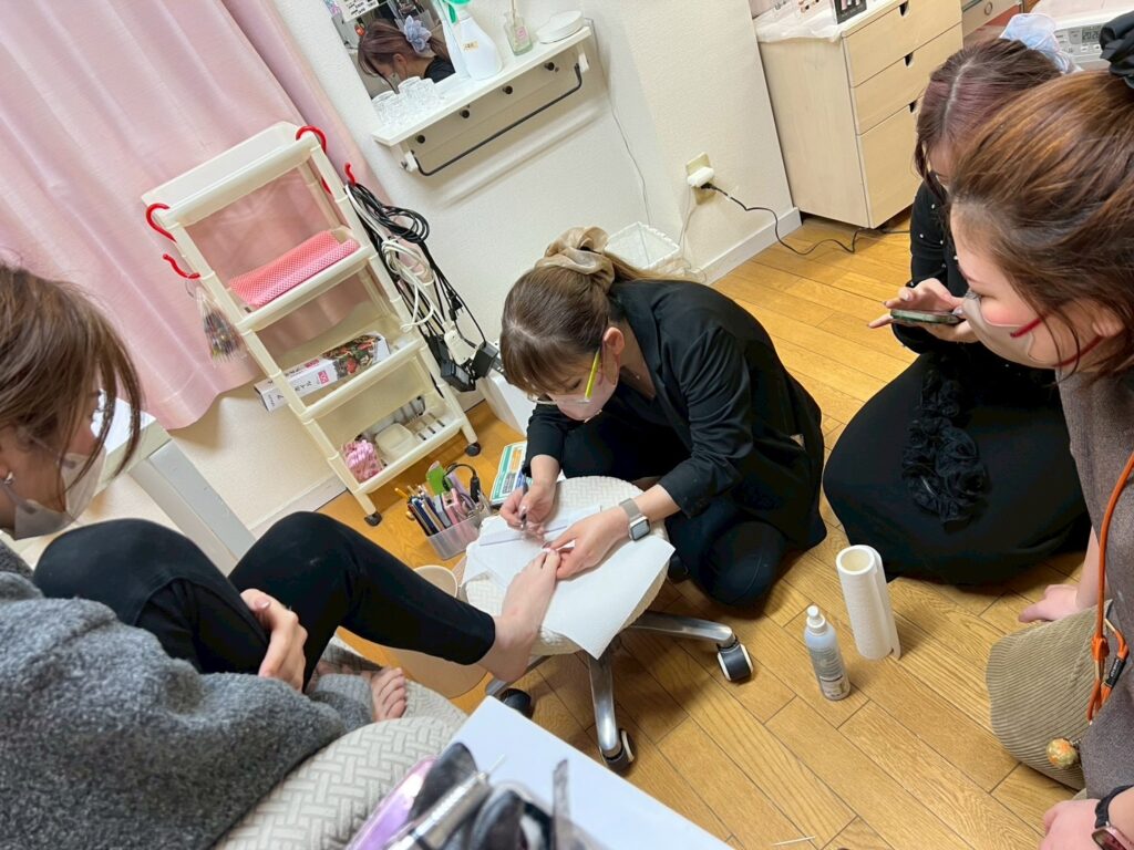 長く続くサロンには、長年働いている先輩や経営者がいます